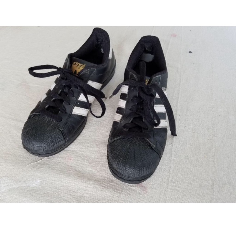 Adidas superstar sneakers men’s size 8